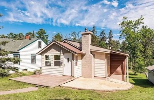 Two Harbors Cottage | A Cozy Cottage for Your North Shore Adventures!