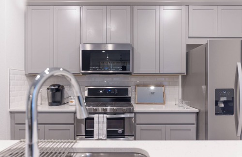 Aurora House | A cozy home near miles of trails, playgrounds, and 22 Acre Central Park.