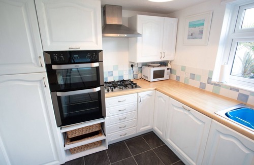 Bude Cottage | A cute terraced cottage in a quiet area, a short walking distance to the beach.