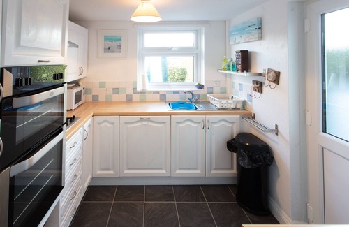 Bude Cottage | A cute terraced cottage in a quiet area, a short walking distance to the beach.
