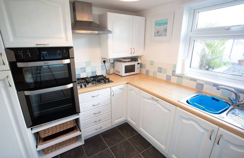 Bude Cottage | A cute terraced cottage in a quiet area, a short walking distance to the beach.