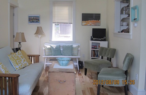 Lansing Cottage | A delightful cottage set on the east shore of Cayuga lake!