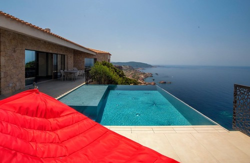 Costa Paradiso Villa | A Domus of frescha construction, designed down to the smallest detail. Breathe in the sea.