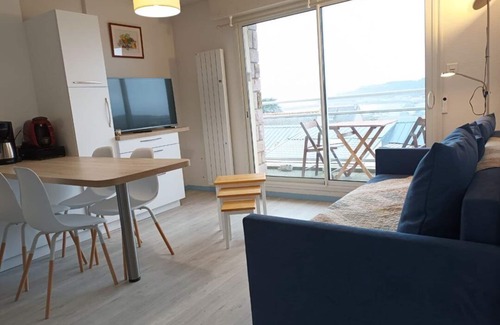 Erquy Apartment | A Erquy, à 400m de la Plage du Centre Offrant une vue en Hauteur du Port