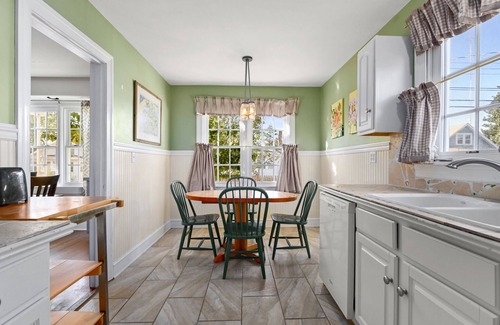 Chincoteague House | A fabulous Pet-Friendly home that sleeps 10 in 4 Bedrooms, with a Private Pool!