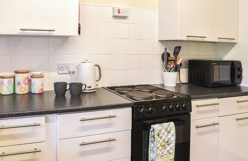 Cemaes Bay Cottage | A family friendly apartment just a short stroll from a fabulous sandy beach.