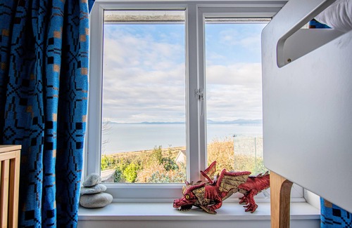 Harlech House | A Family + Friends size house with 180 degree sea and mountain views.
