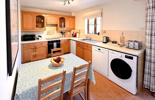 Reeth Cottage | A fantastic, 2 bed cottage, sleeping 4 people and 1 furry friend w/open fire, WiFi & central heating
