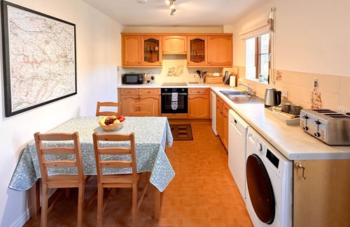Reeth Cottage | A fantastic, 2 bed cottage, sleeping 4 people and 1 furry friend w/open fire, WiFi & central heating