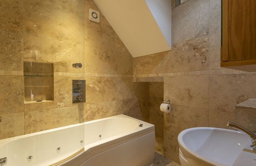 Brixham House | A few minutes’ walk from the harbour, with sea views and 7 bedrooms