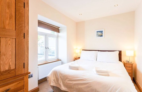 Brixham House | A few minutes’ walk from the harbour, with sea views and 7 bedrooms