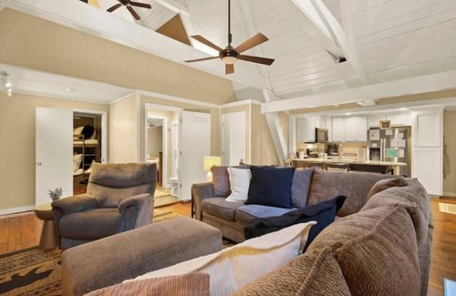 Newland House | A-Frame Cabin, Pickleball, Lake Kayaks and Arcade