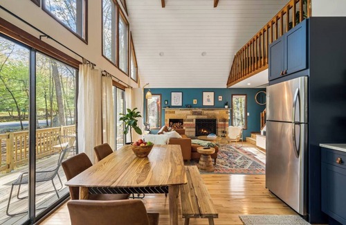 East Stroudsburg Ski Chalet | A-Frame | Ski | Hike | Firepit | Hot Tub