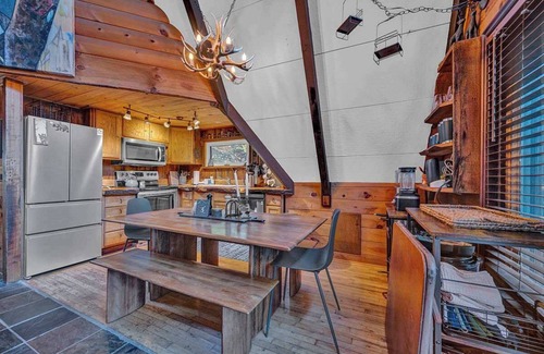 Beech Mountain Cabin | A-Frame Ski-In/Out Hot Tub Game Room, Walk to Town