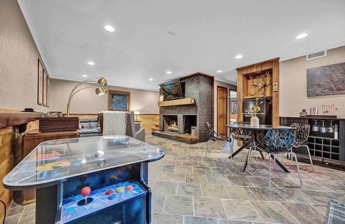 Beech Mountain Cabin | A-Frame Ski-In/Out Hot Tub Game Room, Walk to Town