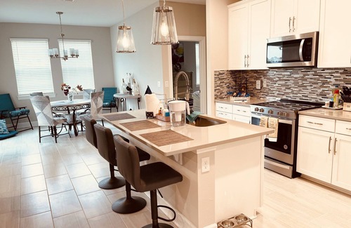 Venice House | A fully furnished sun filled new home built in 2022 perfect beach retreat.
