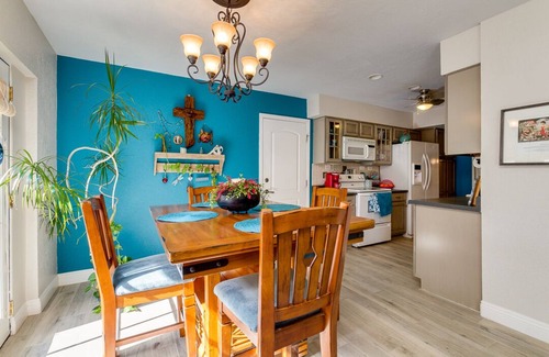 The Lakes House | A+Gem in a GREAT location!nIncludes clubhouse w/heated pool, gym, pickleball!