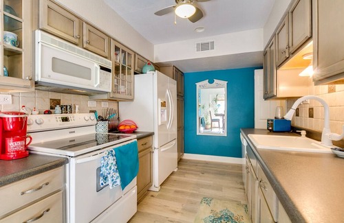 The Lakes House | A+Gem in a GREAT location!nIncludes clubhouse w/heated pool, gym, pickleball!