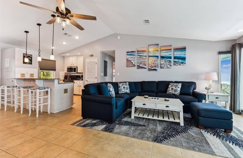 East End House | A GREAT ESCAPE is yours.beachfront! Leave the hustle and bustle of the city!