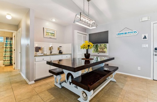 East End House | A GREAT ESCAPE is yours.beachfront! Leave the hustle and bustle of the city!