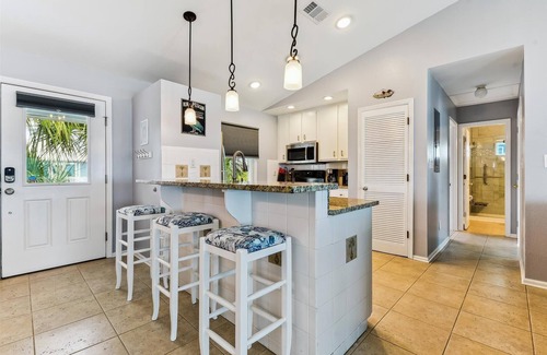 East End House | A GREAT ESCAPE is yours.beachfront! Leave the hustle and bustle of the city!
