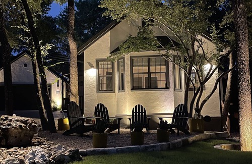 Riverside House | A Hidden Retreat, Entertainer's Dream Downtown!