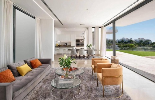 New Golden Mile Villa | A High-End Retreat with Exceptional Amenities