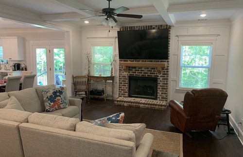Evans House | A Home Away From Home Masters Rental!