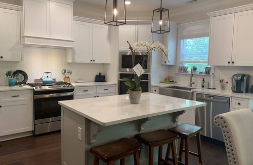 Evans House | A Home Away From Home Masters Rental!