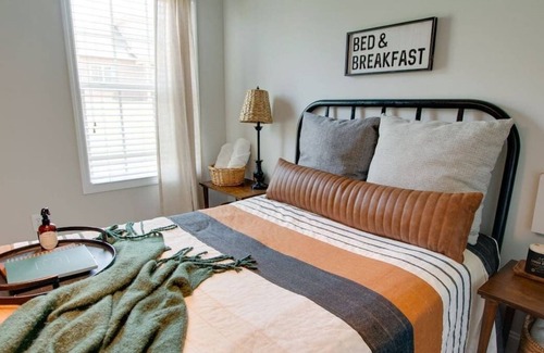 Madison House | A Home Away From Home (Sleeps up to 9 guest)