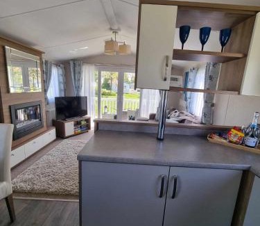 Tattershall Resort | A HOME AWAY HOT TUB RETREAT AT Tattershall lakes country park
