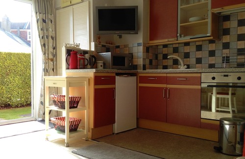 Paignton Apartment | A homely coastal snug, tucked in a quiet area, a short walk to the shore.