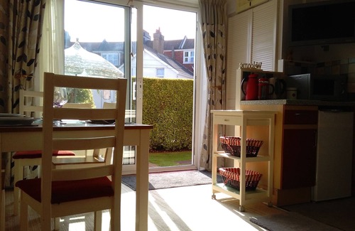 Paignton Apartment | A homely coastal snug, tucked in a quiet area, a short walk to the shore.