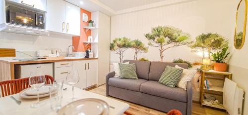 Chateau-d'Olonne Apartment | A L'ombre des Pins, Appartement neuf, élégant, Parking gratuit, Netflix, au calme à 100m de l'océan