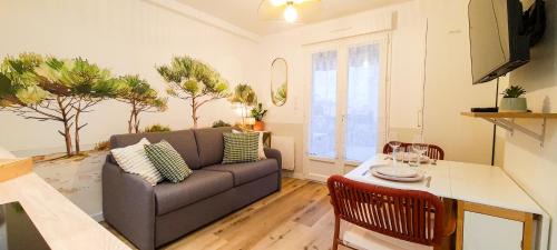 Chateau-d'Olonne Apartment | A L'ombre des Pins, Appartement neuf, élégant, Parking gratuit, Netflix, au calme à 100m de l'océan