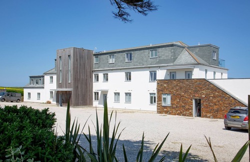 Newquay Apartment | A large three bedroomed apartment in West Pentire, Crantock.