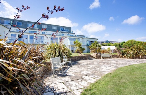 Newquay Apartment | A large three bedroomed apartment in West Pentire, Crantock.