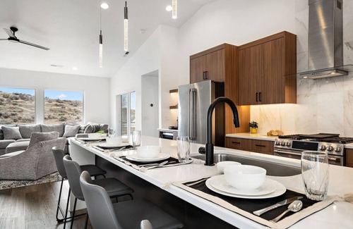 Garden City House | A Lazy Day Getaway along the Eagle Bike Park Hills