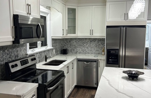 Durham Region House | A little 5 Stars Living in Oshawa just second to 401, minute to Oshawa Mall.
