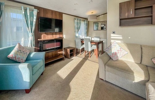Langham House | A lovely and modern holiday home to sleep five with one master double bedroom with en suite W.