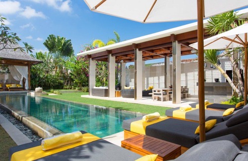 Laksmana Villa | A Luxurious Oasis Steps from the Shore - Bali Villa 1008