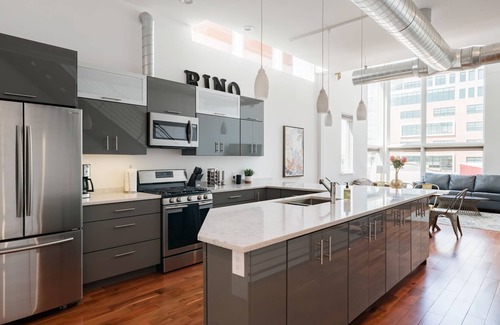 River North Art District House | A luxurious stay at a modern 4-story (RiNo)