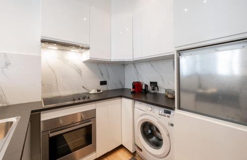 Historisch centrum Apartment | A Marbled Touched Haven