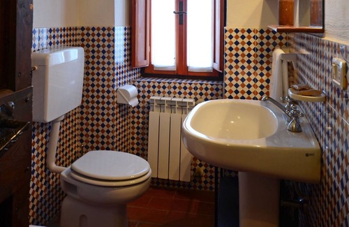Po' Bandino House | A massive view on Tuscany/ Umbria; old hunting lodge with big terrace, amenities
