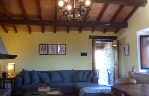 Po' Bandino House | A massive view on Tuscany/ Umbria; old hunting lodge with big terrace, amenities