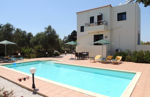 Apokoronas Villa | A Modern 3 Bedroom Villa with a Large Pool & Good Privacy but Close to Amenities