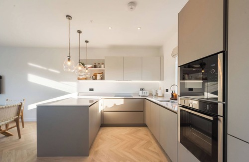 Amlwch House | A modern costal townhouse in the scenic Bull Bay, offering stunning coastal views for up to 7 guests