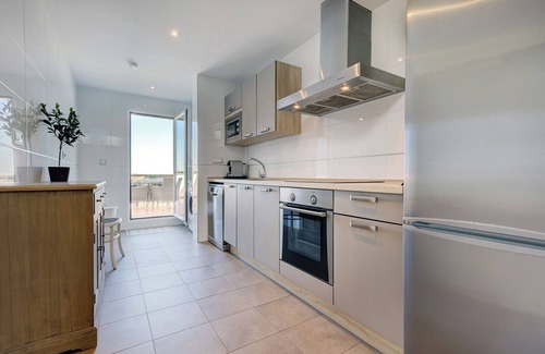 San Roque Apartment | A modern penthouse (110 m2) with sea and pool view, 3 bedrooms and 2 baths