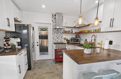 Downtown Los Angeles Cottage | A new detached guesthouse! Charming, quiet, safe, and close to everything!