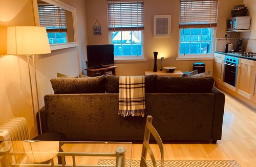 Old Town Apartment | A one-bed apartment located right in the heart of the Grassmarket. Sleeps 4